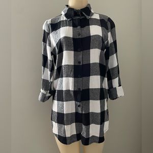 Black and white plaid long sleeve button down top